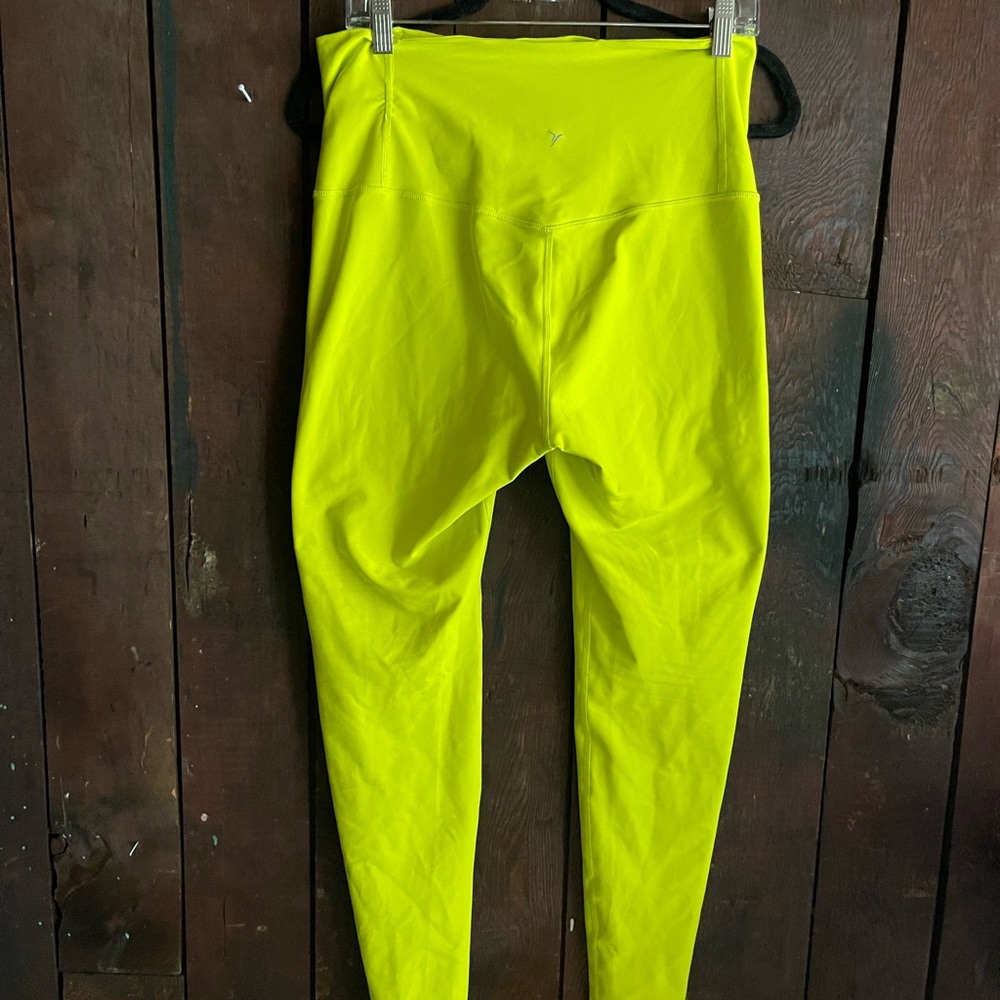 Bright colored chartreuse colored leggings - like new